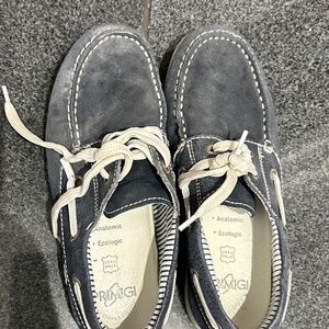 Primigi Italian leather shoes - light wear European size 33
